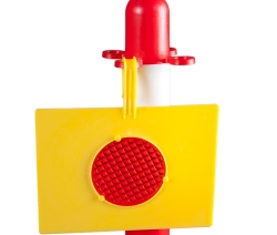 montaz-tabliczki-ostrzegawczej-na-slupku
